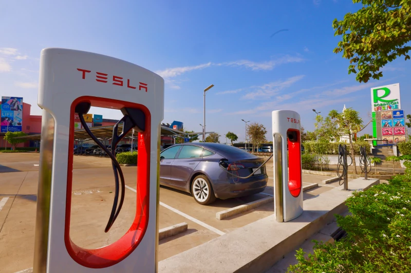 โรบินสันไลฟ์สไตล์ ในเครือเซ็นทรัล รีเทล ผนึก Tesla เปิดตัว Supercharger นำร่องพื้นที่ภาคเหนือ ชูคอนเซ็ปต์ A Lifestyle Community for All Living  ตั้งเป้าเป็นกรีนฮับ คอมมูนิตี้ขับเคลื่อนความยั่งยืนสู่ชุมชน