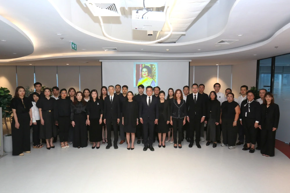 ศูนย์การค้าโรบินสันไลฟ์สไตล์ ร่วมถวายความอาลัยแด่ สมเด็จพระนางเจ้าสิริกิติ์ พระบรมราชินีนาถ พระบรมราชชนนีพันปีหลวง