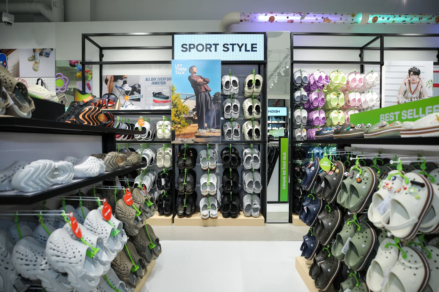 Crocs เปิดประสบการณ์ร้านโฉมใหม่ ณ ศูนย์การค้าเซ็นทรัลเวิลด์  พร้อมไฮไลต์งานดีไซน์แห่งแรกในเอเชียตะวันออกเฉียงใต้