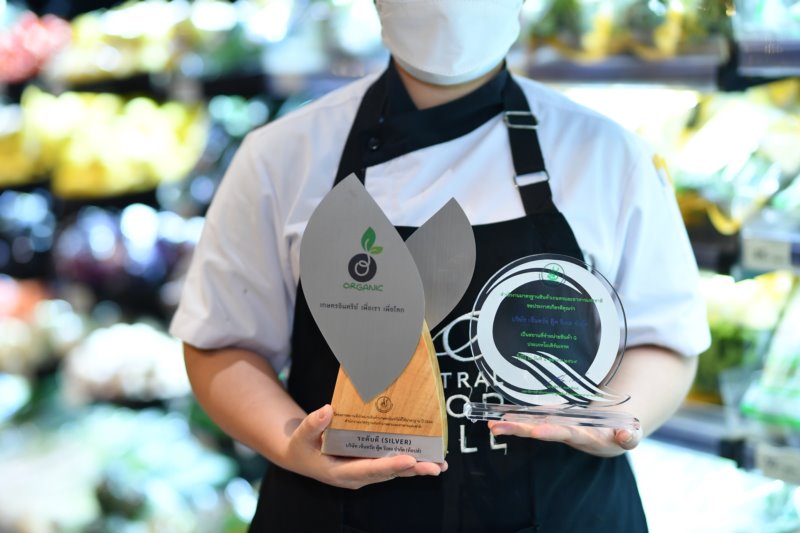 Central Food Retail receives two awards for its agricultural  product and food standards