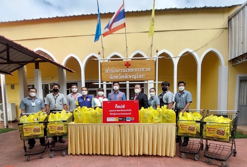 ท็อปส์ มาร์เก็ต สาขา พิษณุโลก ลงพื้นที่มอบถุงยังชีพ ให้แก่ผู้ประสบภัยน้ำท่วม